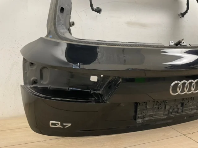 Крышка багажника для Audi Q7 4M 2015+ на фотографиях