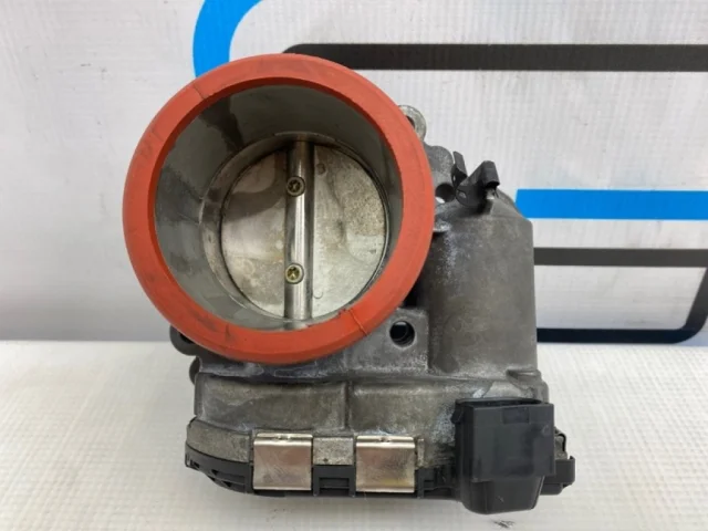 Дроссельная заслонка для Mercedes-Benz C class W203 2000-2007 на фотографиях