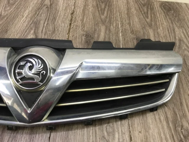 Решетка радиатора для Opel Zafira B 2005-2015 на фотографиях