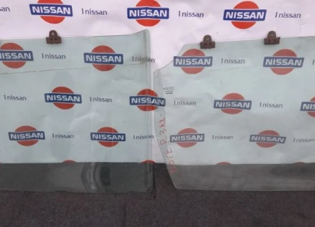 Стекло двери заднее правое для Nissan Note E11 2005-2012 на фотографиях