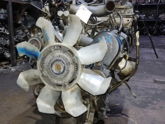 Двигатель без навесного для Mitsubishi Pajero V20 3dr 1990-2000 на фотографиях