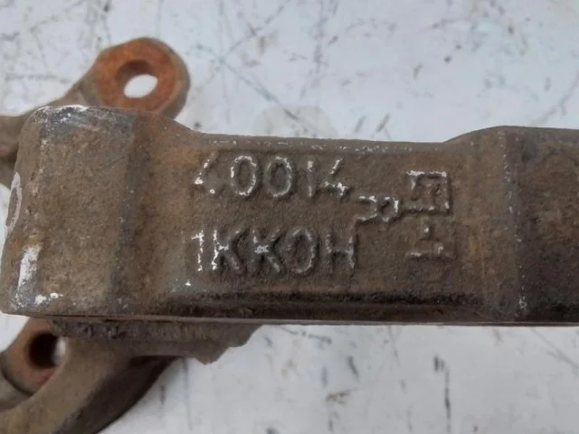 Кулак поворотный правый для Nissan Tiida C13 Хэтчбек 2015-2016 на фотографиях