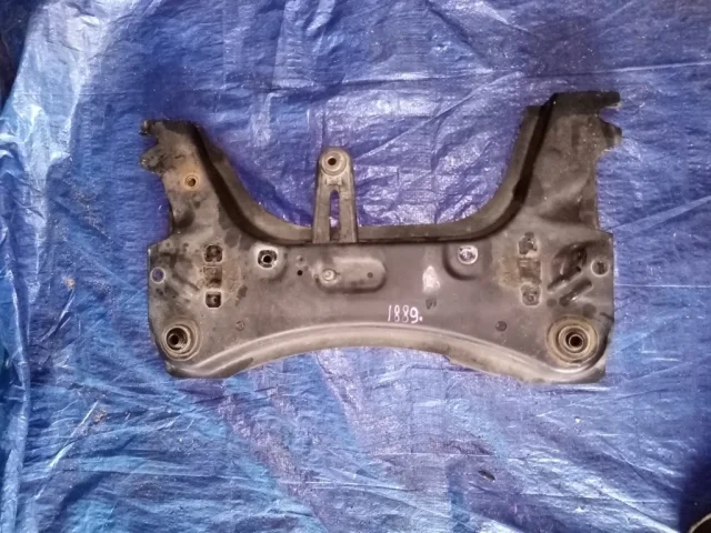 Подрамник двигателя для Nissan Note E11 2005-2012 на фотографиях