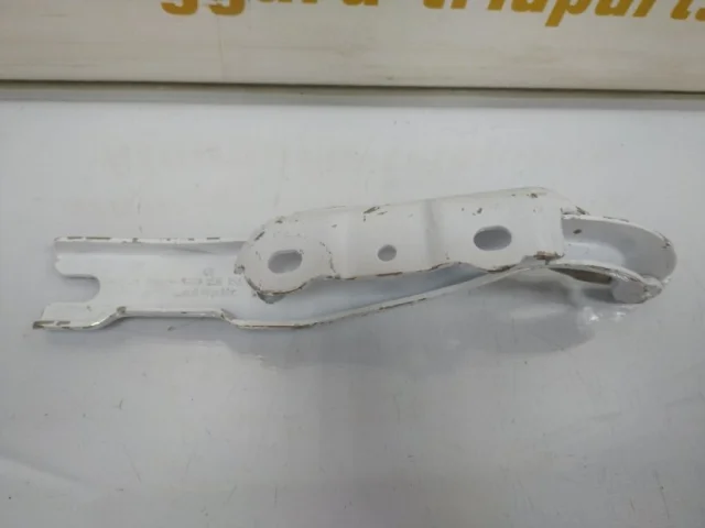 Крепление петли капота для Skoda Rapid I NH3 2012-2017 на фотографиях