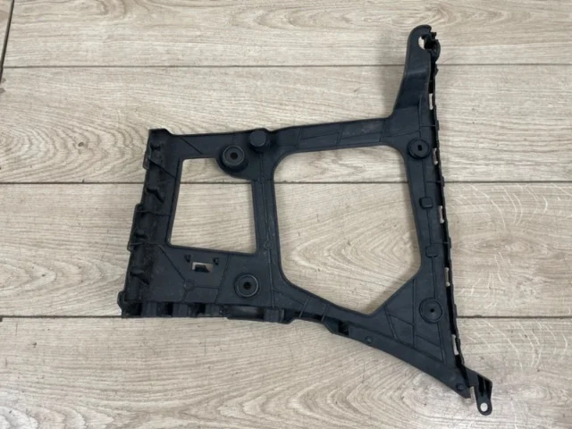 Кронштейн заднего бампера левый для Audi Q7 4M 2015+ на фотографиях