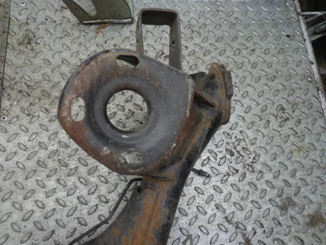 Задняя балка для Skoda Rapid I rest NH3 2017-2020 на фотографиях