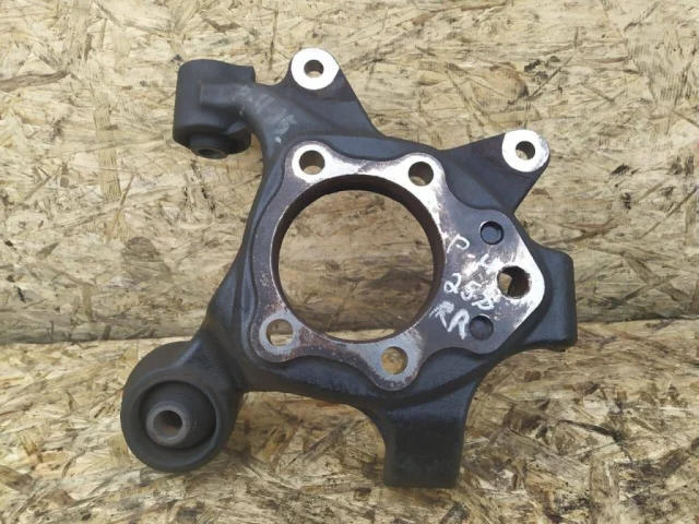 Цапфа задняя левая для Mitsubishi Pajero V90 5dr 2006-2011 на фотографиях