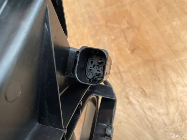 Вентилятор радиатора охлаждения ДВС для BMW X3 Е83 2003-2010 на фотографиях