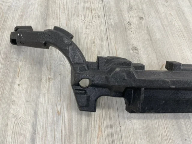 Абсорбер переднего бампера для Audi Q7 4M 2015+ на фотографиях