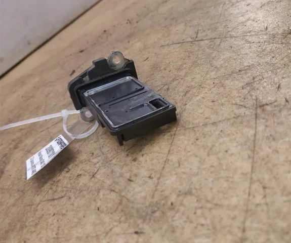 Датчик массового расхода воздуха для Nissan X-Trail T30 RU 2001-2007 на фотографиях