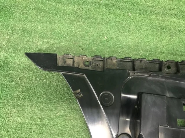 Кронштейн заднего бампера левый для BMW 7er G11/G12 2015-2021 на фотографиях