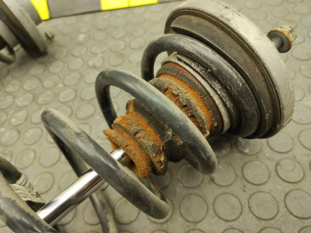 Пружина амортизатора задняя для BMW 5er Ф10 2010-2013 на фотографиях