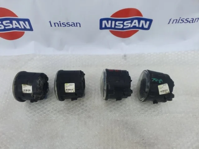 Противотуманка (ПТФ) передняя правая для Nissan Tiida SC11 Седан 2007-2014 на фотографиях