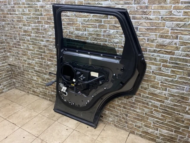 Дверь задняя правая для Land Rover Range Rover Sport L494 2013-2017 на фотографиях