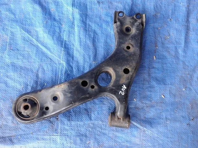 Качающийся рычаг правый для Toyota Corolla E140/E150 Седан 2006-2013 на фотографиях