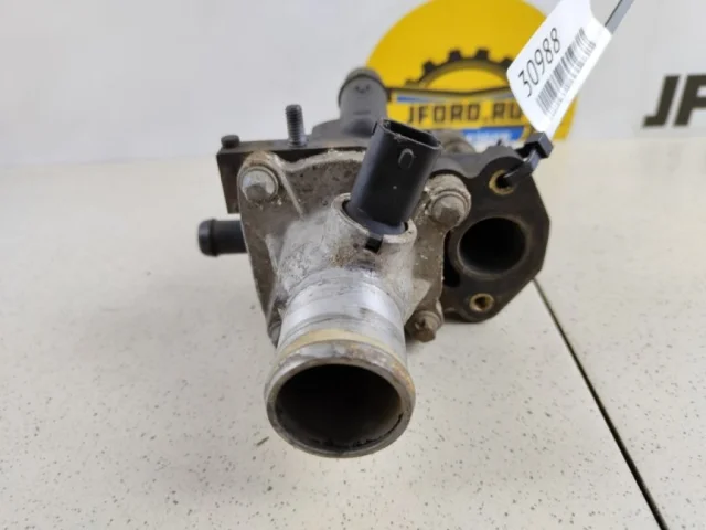 Корпус термостата системы охлаждения ДВС для Opel Zafira B 2005-2015 на фотографиях