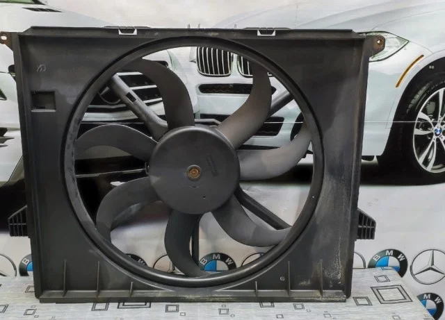 Вентилятор радиатора охлаждения ДВС для Mercedes-Benz M class W164 2005-2011 на фотографиях