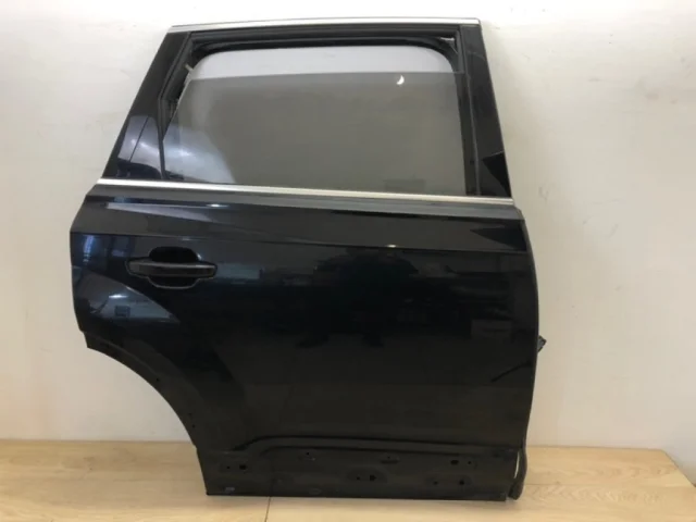 Дверь задняя правая для Audi Q7 4M 2015+ на фотографиях