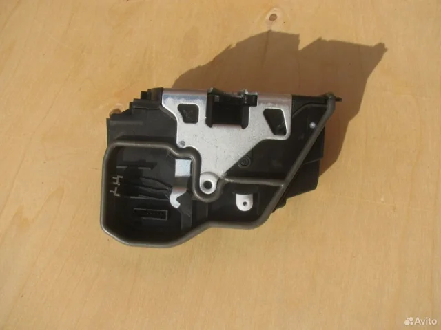 Замок передней левой двери для BMW X3 Е83 2003-2010 на фотографиях