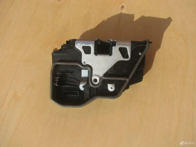 Замок передней левой двери для BMW X3 Е83 2003-2010 на фотографиях