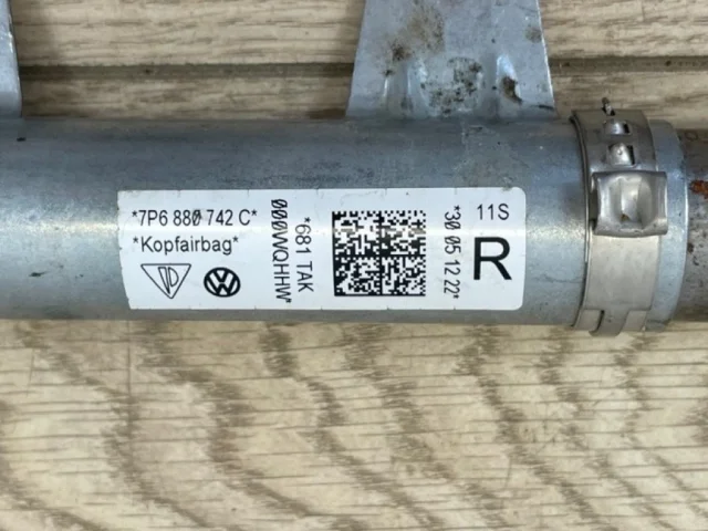 Шторка безопасности правая для Volkswagen Touareg II (7P5) 2010-2014 на фотографиях