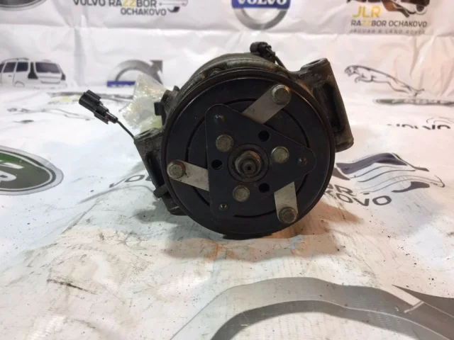 Компрессор кондиционера для Jaguar XF X250 2008-2016 на фотографиях