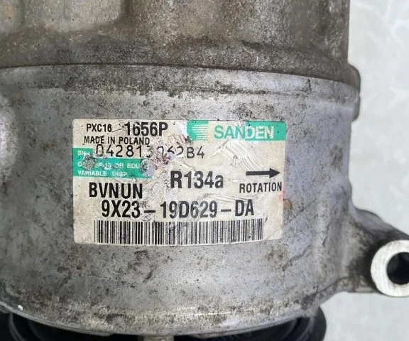 Компрессор кондиционера для Jaguar XF X250 2008-2016 на фотографиях