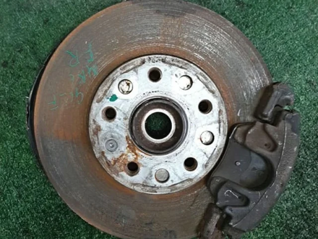 Кулак поворотный правый для Volkswagen Jetta 6 2010-2019 на фотографиях