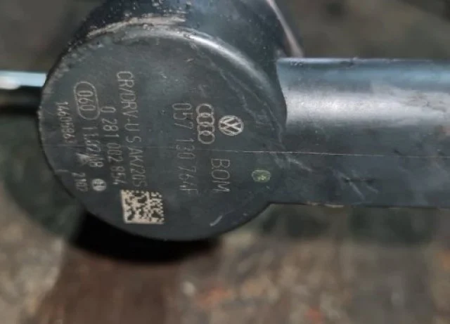 Регулятор давления топлива для Audi Q7 4L 2005-2015 на фотографиях