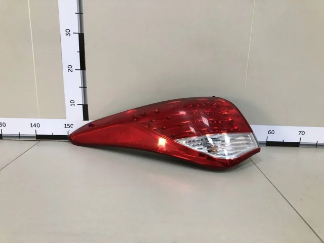 Фонарь левый для Hyundai i40 1 Седан 2011-2015 на фотографиях