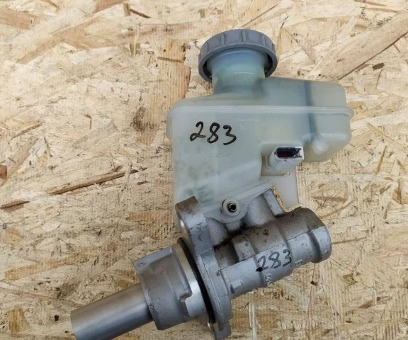 Главный тормозной цилиндр для Suzuki Grand Vitara 2005-2014 на фотографиях