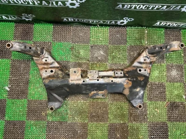 Подрамник двигателя для Nissan Almera Classic B10 2006-2012 на фотографиях