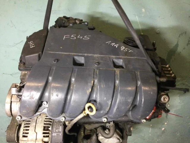 Двигатель без навесного для Volkswagen Passat (B4, Typ 3A) 1993-1997 на фотографиях