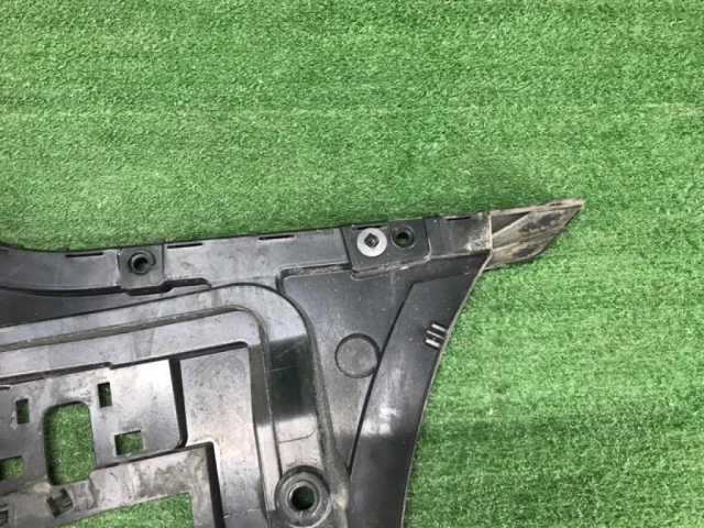 Кронштейн заднего бампера левый для BMW 7er G11/G12 2015-2021 на фотографиях