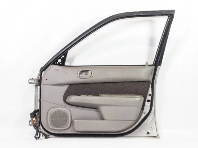 Двери для Toyota Corolla E110 Седан (JDM) 1995-2000 на фотографиях