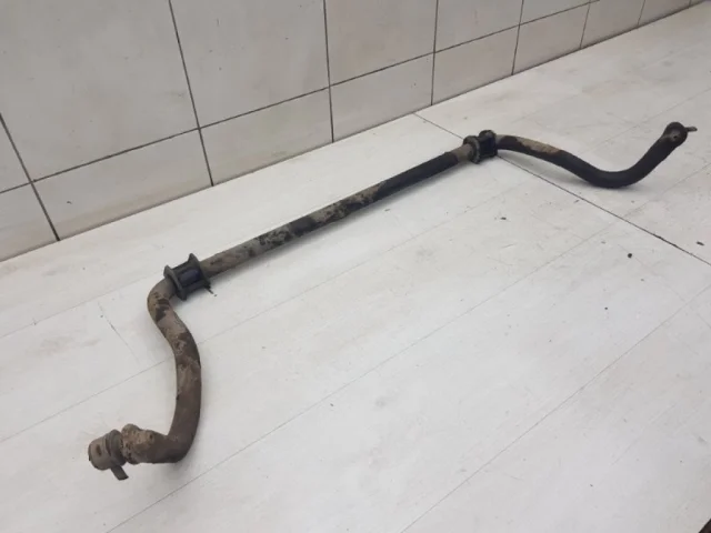 Стабилизатор поперечной устойчивости передний для Mitsubishi Pajero V30/V40 5dr 1990-2000 на фотографиях