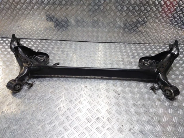 Задняя балка для Toyota Corolla E180 rest (RU) 2016-2019 на фотографиях