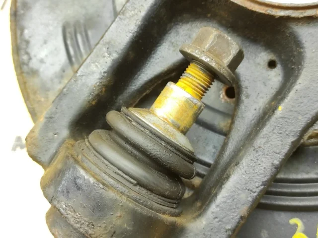 Ступица колеса задняя правая для Mercedes-Benz M class W163 1998-2005 на фотографиях