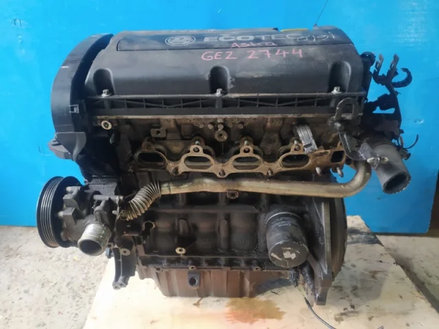 Двигатель без навесного для Opel Zafira B 2005-2015 на фотографиях