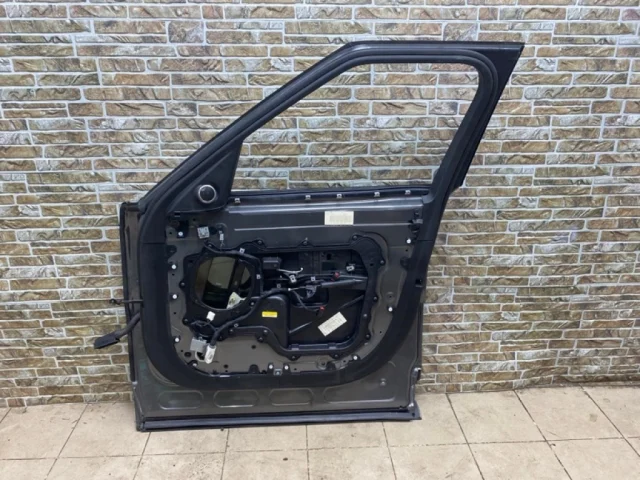 Дверь передняя правая для Land Rover Range Rover Sport L494 2013-2017 на фотографиях