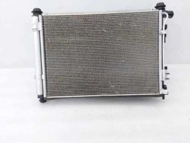 Кассета радиаторов для Hyundai Solaris 1 RB (2011-2013) на фотографиях