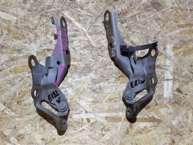 Петля капота левая для Toyota Corolla E120/E130 Седан 2000-2007 на фотографиях