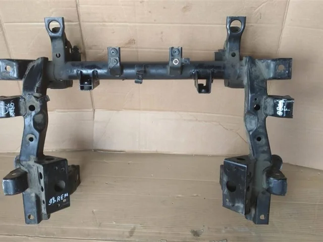 Подрамник двигателя для Mitsubishi Pajero V90 5dr 2006-2011 на фотографиях