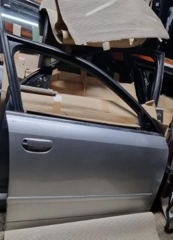 Дверь передняя правая для Audi A4 B6 2000-2004 на фотографиях