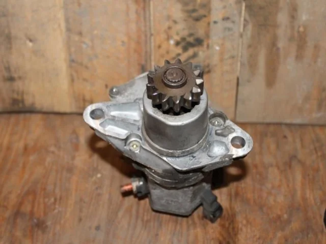 Стартер для Toyota RAV4 XA20 2000-2005 на фотографиях