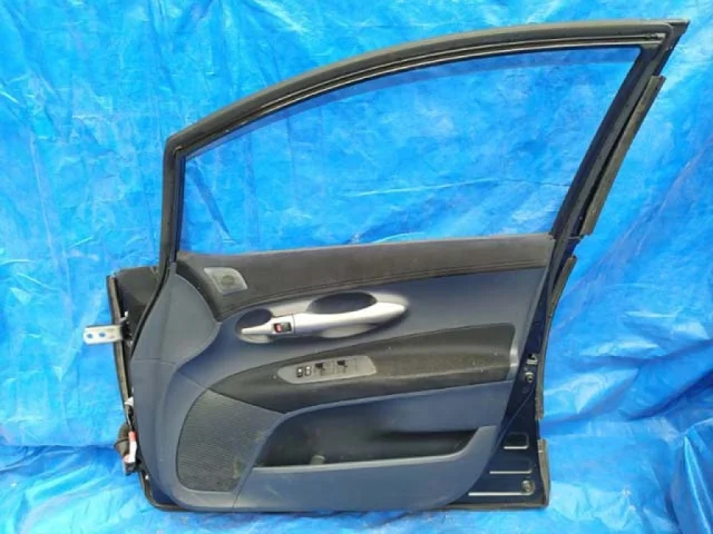 Дверь передняя правая для Toyota Corolla E170 Седан (US) 2012-2018 на фотографиях