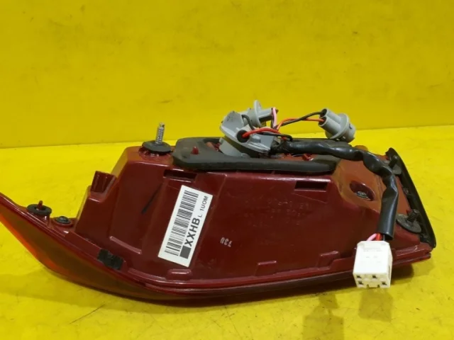 Фонарь внутренний левый для Hyundai Solaris 2 (2017-2022) на фотографиях