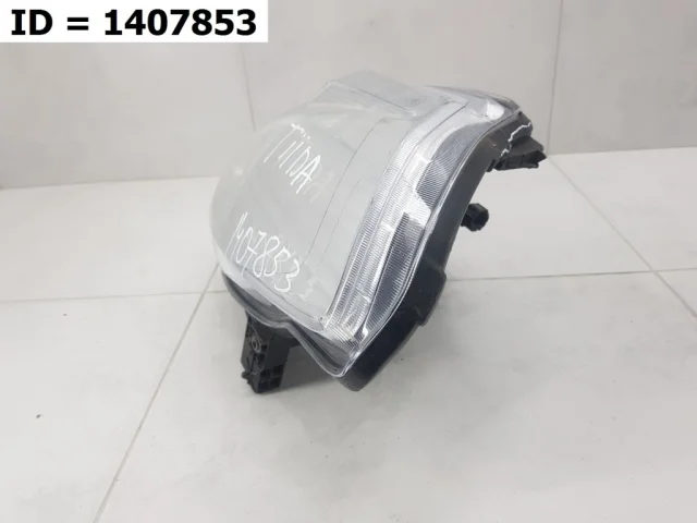 Фары для Nissan Tiida C11 JDM Хэтчбек 2004-2012 на фотографиях