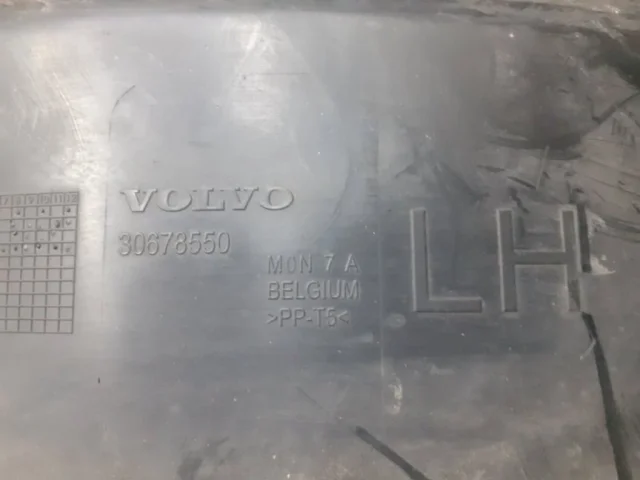 Подкрылок передний левый для Volvo XC70 BZ 2007-2016 на фотографиях