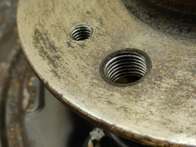 Ступица колеса задняя правая для Mercedes-Benz M class W163 1998-2005 на фотографиях